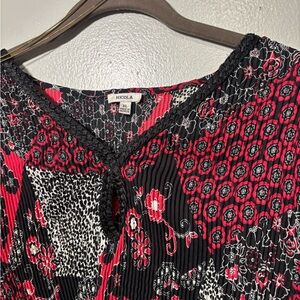 NICOLA Black, Red & White Floral Patchwork Pleated V-Neck Blouse